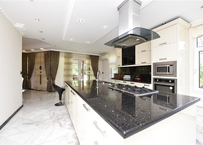 Простора вілла 7 + 1 в районі Кестель