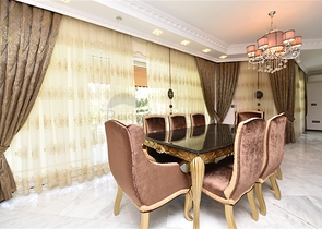 Простора вілла 7 + 1 в районі Кестель