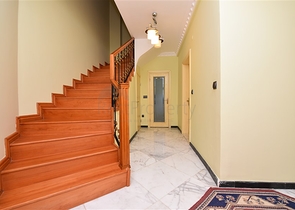 Простора вілла 7 + 1 в районі Кестель