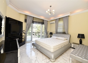 Простора вілла 7 + 1 в районі Кестель