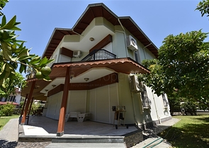 Простора вілла 7 + 1 в районі Кестель