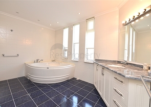 Простора вілла 7 + 1 в районі Кестель