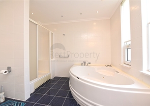 Простора вілла 7 + 1 в районі Кестель