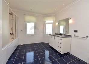 Простора вілла 7 + 1 в районі Кестель