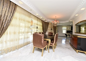 Простора вілла 7 + 1 в районі Кестель