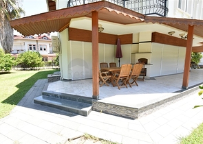 Простора вілла 7 + 1 в районі Кестель