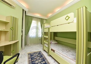 Простора вілла 7 + 1 в районі Кестель