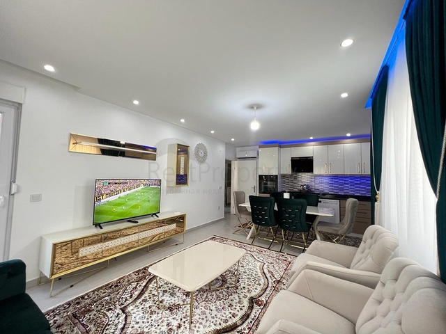 Мебльована трикімнатна квартира в Махмутларі 