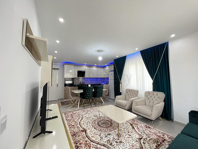 Мебльована трикімнатна квартира в Махмутларі 