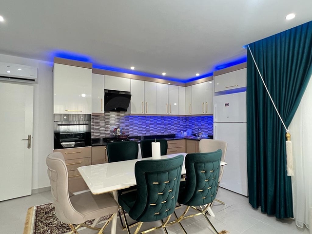 Мебльована трикімнатна квартира в Махмутларі 