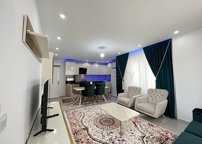 Мебльована трикімнатна квартира в Махмутларі 