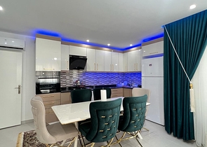 Мебльована трикімнатна квартира в Махмутларі 