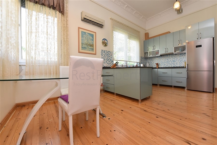 Вілла плануванням 6+1 з окремою кухнею в районі Кестель