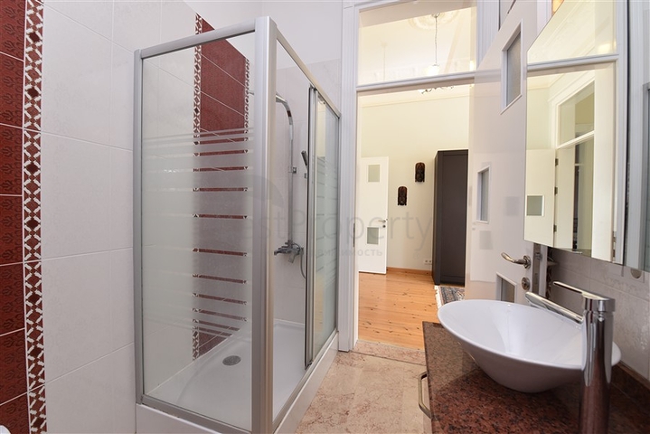 Вілла плануванням 6+1 з окремою кухнею в районі Кестель