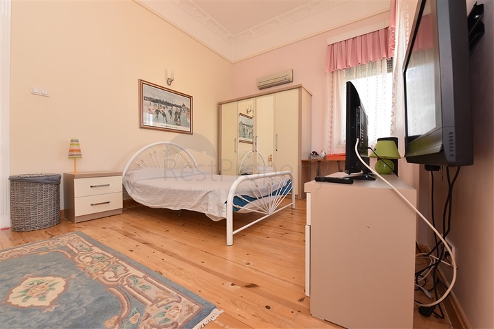 Вілла плануванням 6+1 з окремою кухнею в районі Кестель