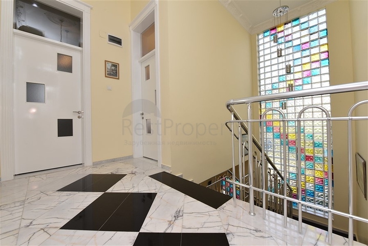 Вілла плануванням 6+1 з окремою кухнею в районі Кестель