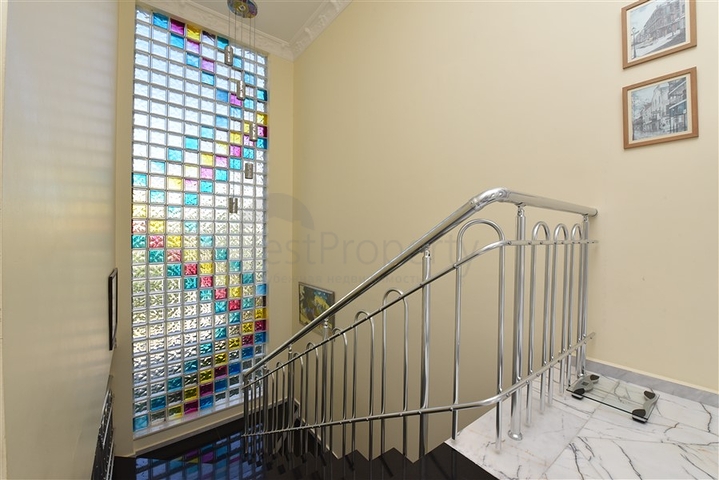 Вілла плануванням 6+1 з окремою кухнею в районі Кестель