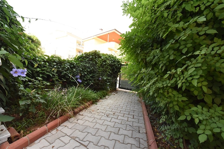 Вілла плануванням 6+1 з окремою кухнею в районі Кестель