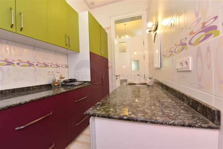 Вілла плануванням 6+1 з окремою кухнею в районі Кестель