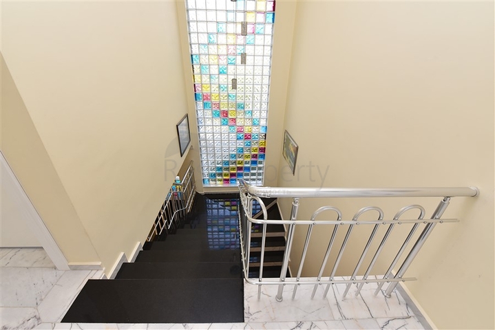 Вілла плануванням 6+1 з окремою кухнею в районі Кестель