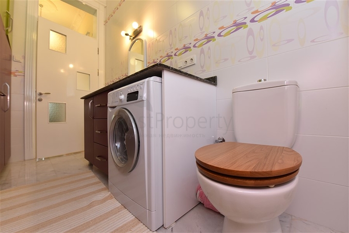 Вілла плануванням 6+1 з окремою кухнею в районі Кестель