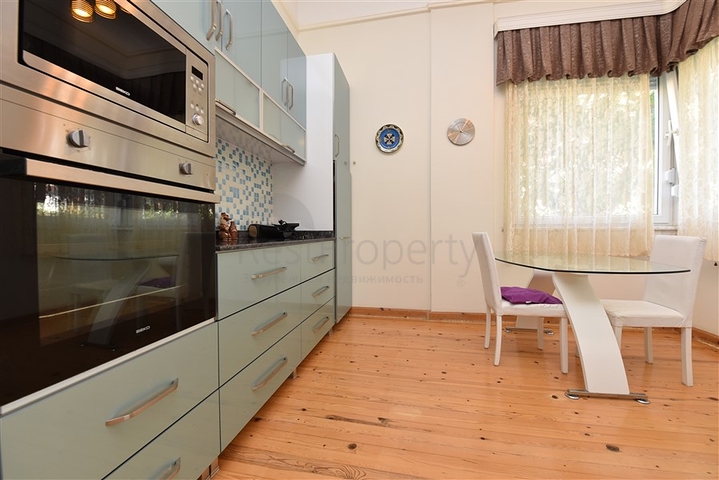 Вілла плануванням 6+1 з окремою кухнею в районі Кестель