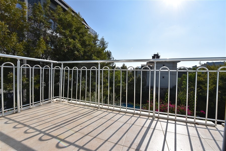 Вілла плануванням 6+1 з окремою кухнею в районі Кестель