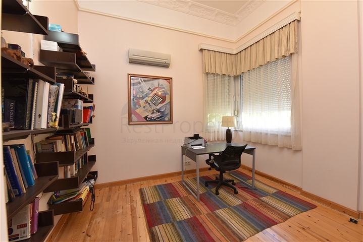 Вілла плануванням 6+1 з окремою кухнею в районі Кестель