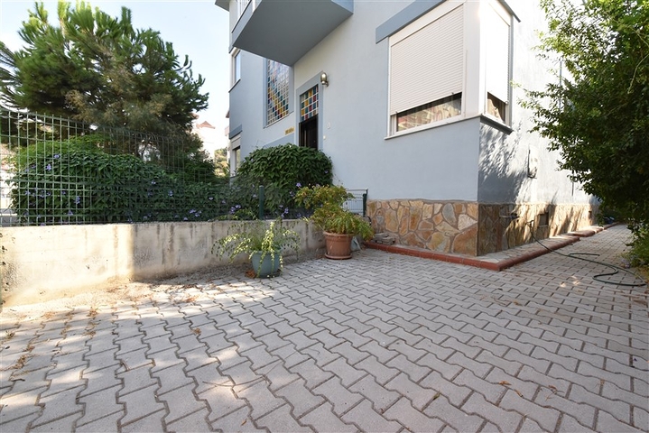 Вілла плануванням 6+1 з окремою кухнею в районі Кестель