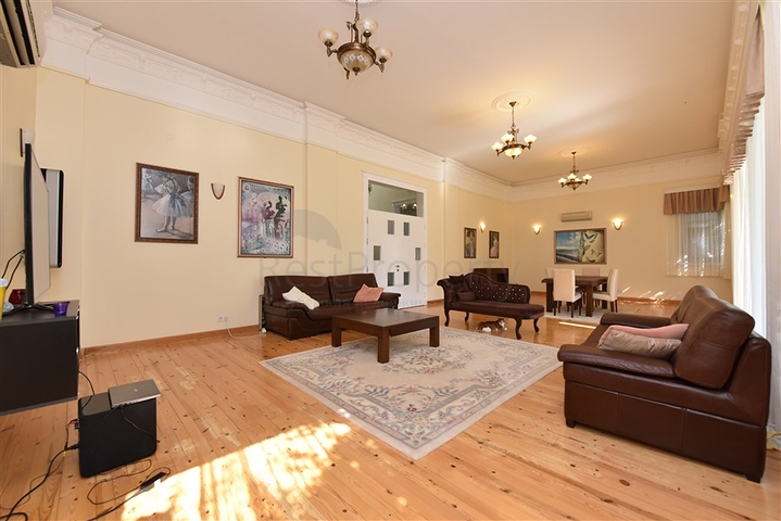 Вілла плануванням 6+1 з окремою кухнею в районі Кестель