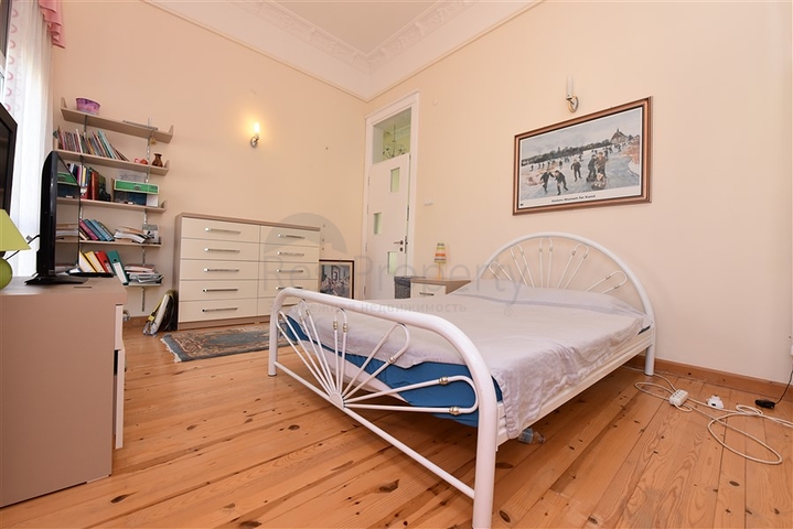 Вілла плануванням 6+1 з окремою кухнею в районі Кестель