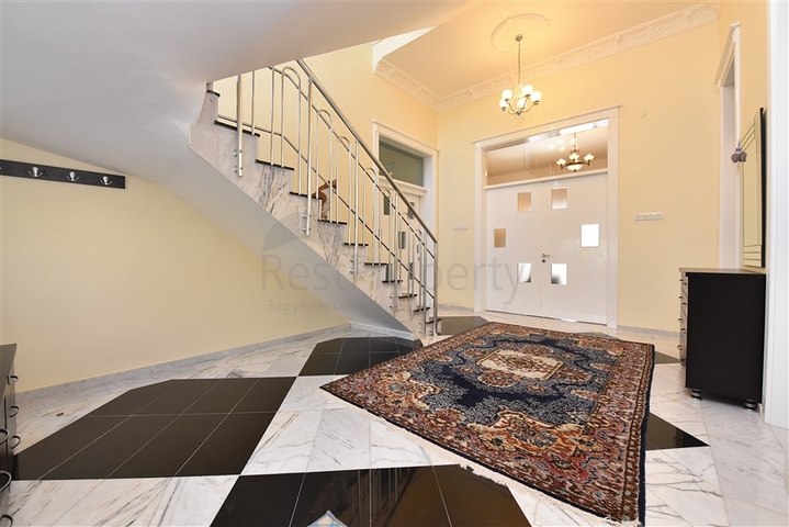 Вілла плануванням 6+1 з окремою кухнею в районі Кестель