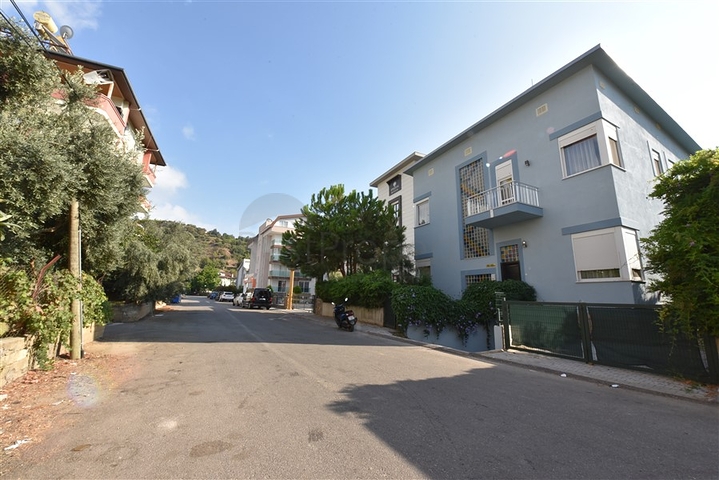 Вілла плануванням 6+1 з окремою кухнею в районі Кестель