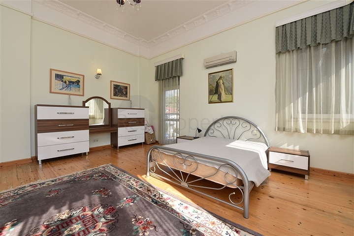 Вілла плануванням 6+1 з окремою кухнею в районі Кестель