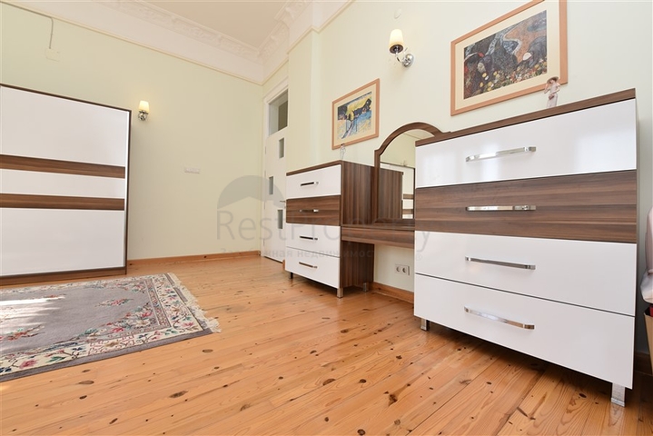 Вілла плануванням 6+1 з окремою кухнею в районі Кестель