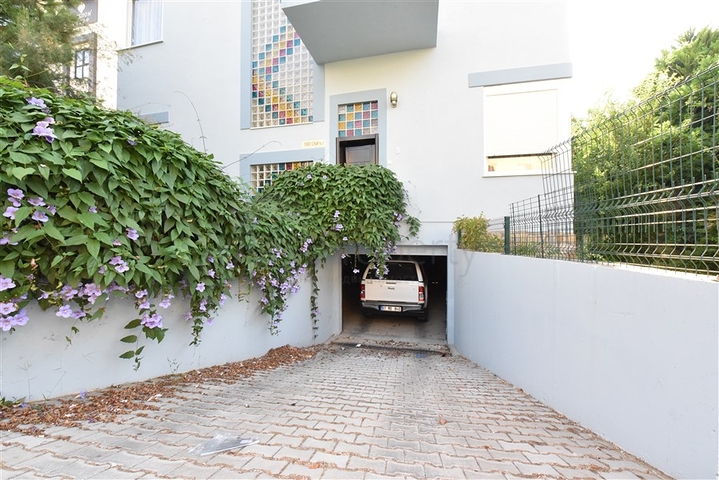 Вілла плануванням 6+1 з окремою кухнею в районі Кестель