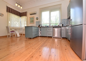 Вілла плануванням 6+1 з окремою кухнею в районі Кестель