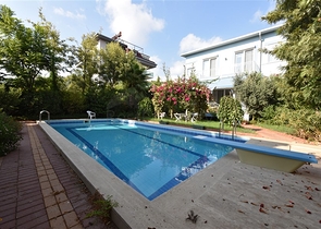 Вілла плануванням 6+1 з окремою кухнею в районі Кестель