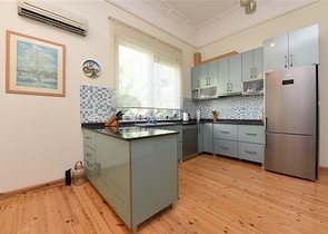 Вілла плануванням 6+1 з окремою кухнею в районі Кестель