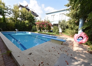 Вілла плануванням 6+1 з окремою кухнею в районі Кестель