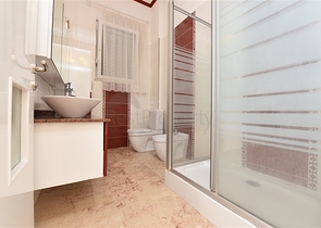 Вілла плануванням 6+1 з окремою кухнею в районі Кестель