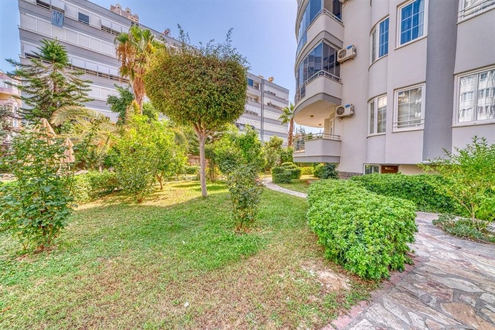 Просторі апартаменти 2+1 в районі Махмутлар в 300 м від моря