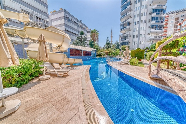 Просторі апартаменти 2+1 в районі Махмутлар в 300 м від моря