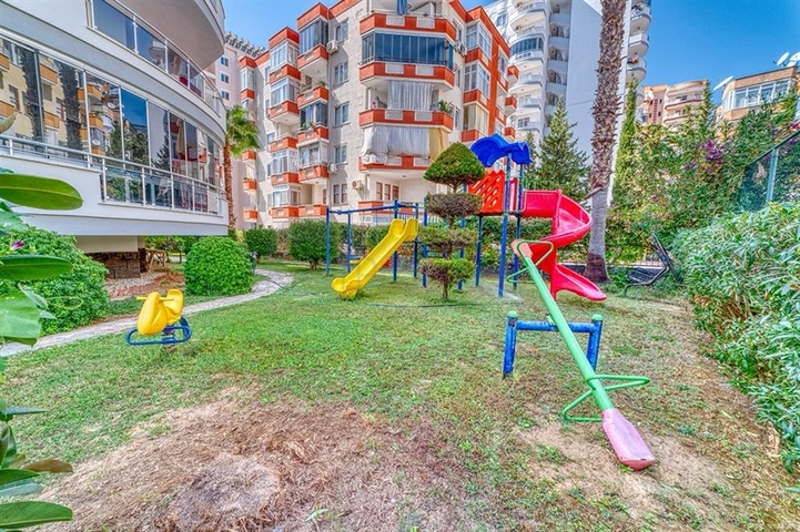 Просторі апартаменти 2+1 в районі Махмутлар в 300 м від моря