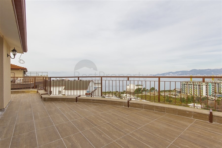 Пентхаус 3 + 1 з видом на море