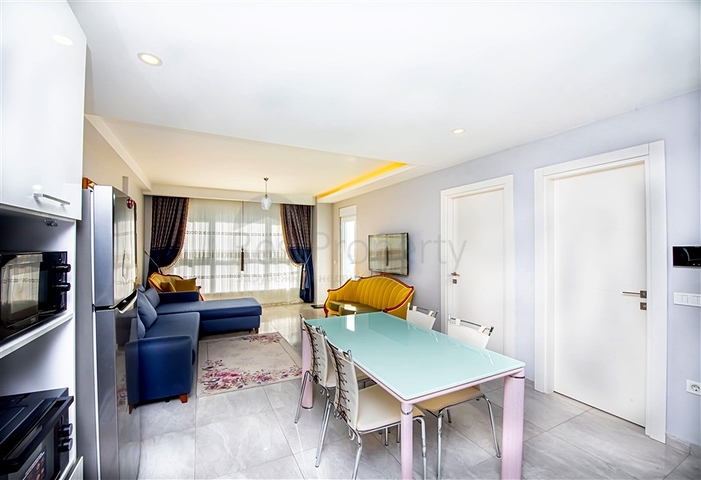 Простора двокімнатна квартира в Махмутларі