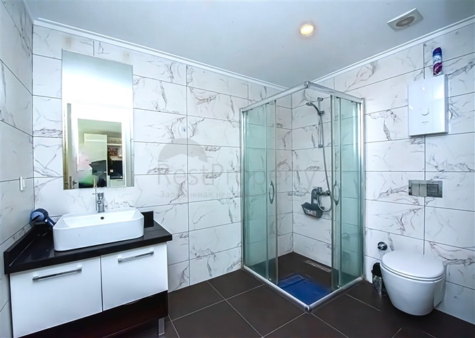 Простора двокімнатна квартира в Махмутларі