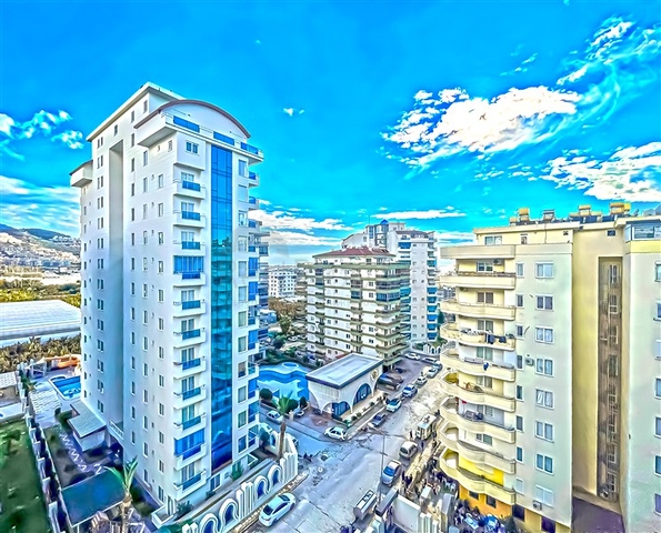 Простора двокімнатна квартира в Махмутларі