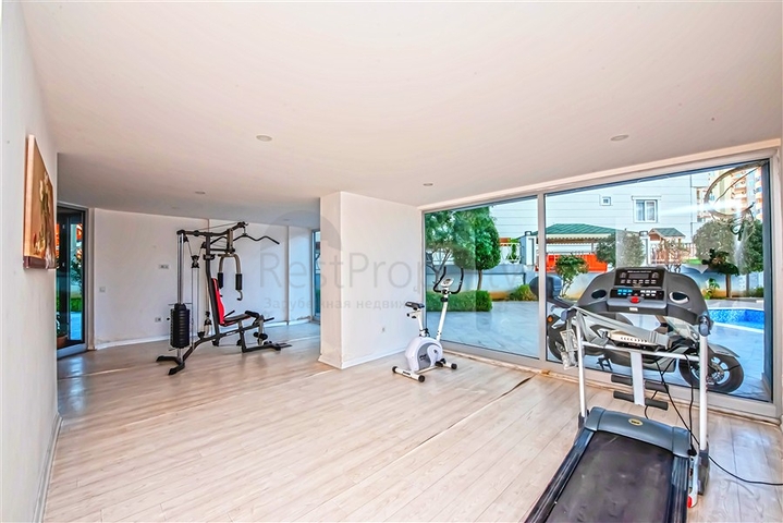 Простора двокімнатна квартира в Махмутларі