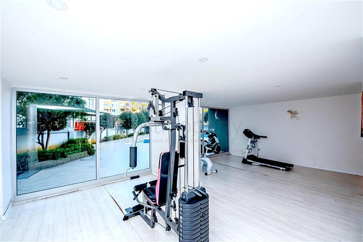 Простора двокімнатна квартира в Махмутларі